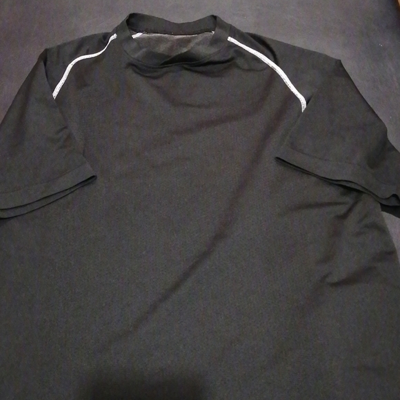 Lululemon in blk shirts - Picture 4 of 4